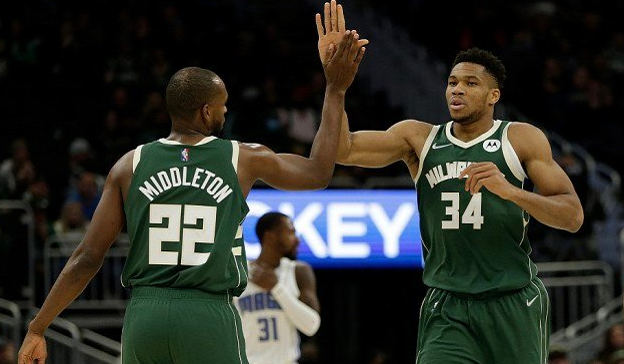  字母哥暴扣盛宴统治禁区，雄鹿大胜尼克斯豪取八连胜