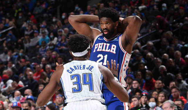  阿德巴约内线称霸，热火双星闪耀轻取魔术