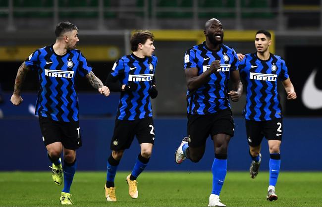  AC米兰德比战告捷，伊布头槌定乾坤展雄风  